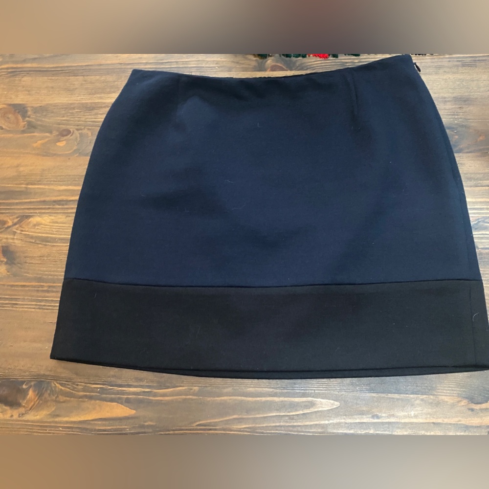 Tahari dark blue and black two tone miniskirt